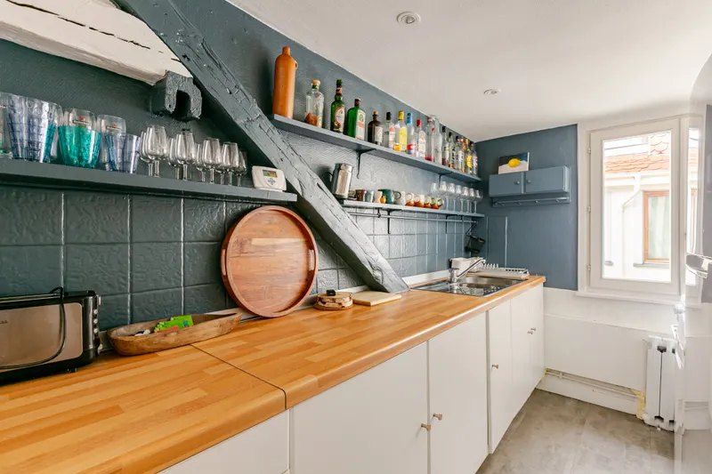 Cuisine équipée d'un appartement en location courte durée à Strasbourg