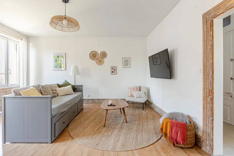 Séjour lumineux d'un appartement en location saisonnière à Colmar